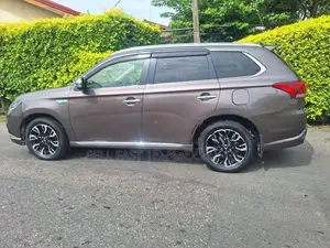 Mitsubishi Outlander PHEV (SUV) 2015