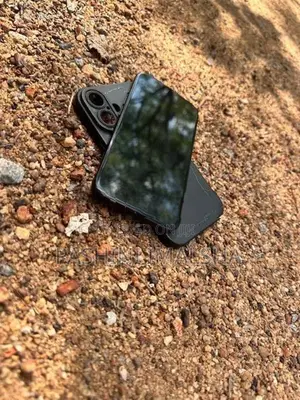 Apple iPhone 16 (Used)