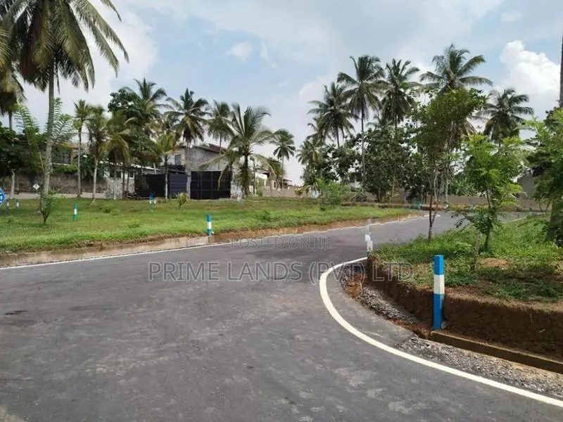 පොල්ගස්ඕවිට හන්දියට ආසන්නව බිම් කොටස් විකිණීමට