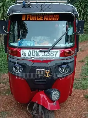 Bajaj RE 2017
