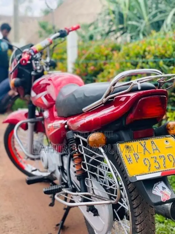 Bajaj CT100 2012