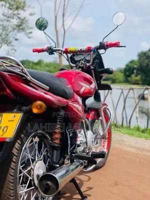 Bajaj CT100 2012