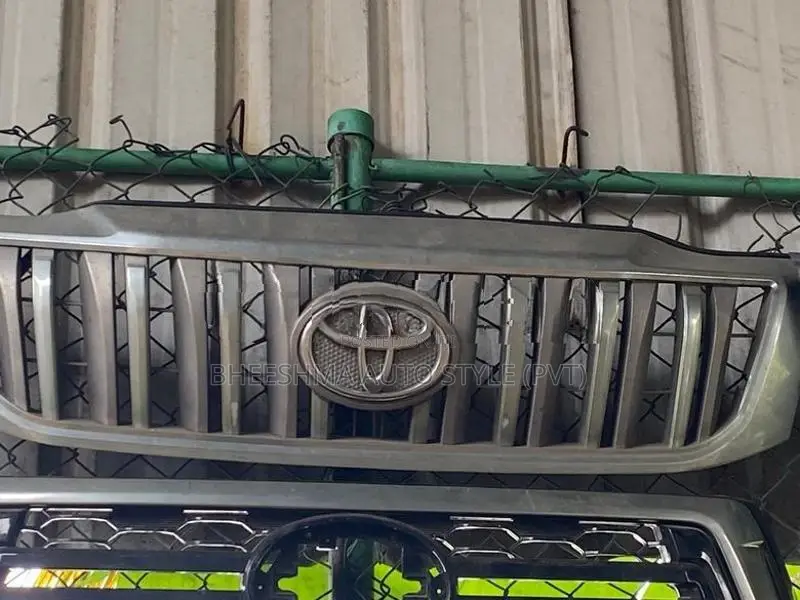 Toyota Hilux Vigo Grill