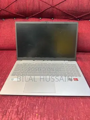 HP 15 8GB RAM 512GB SSD AMD Ryzen 3 7320U