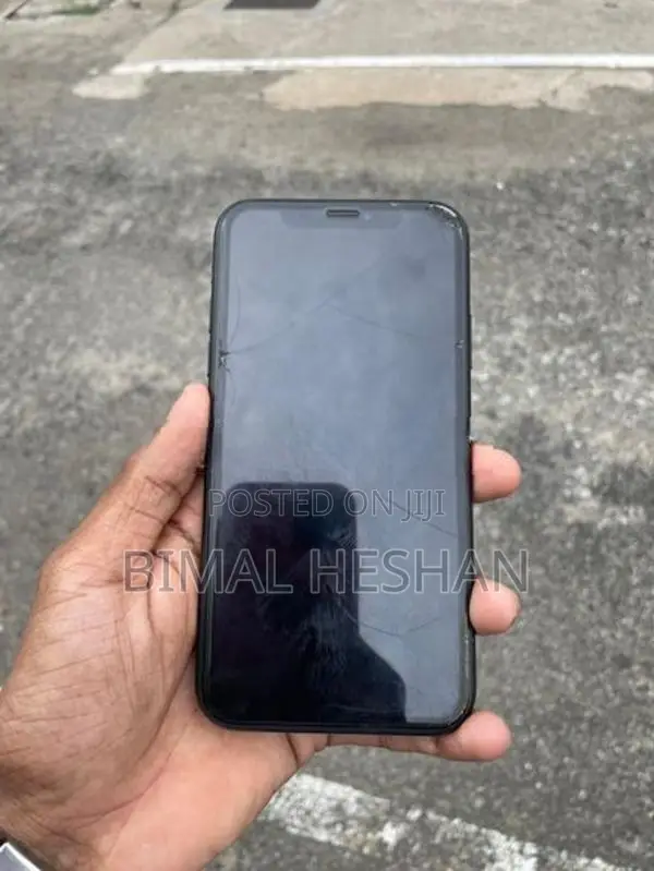 Apple iPhone XR (Used)