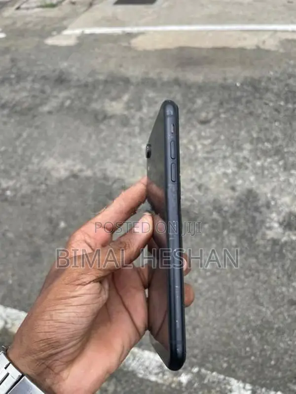 Apple iPhone XR (Used)