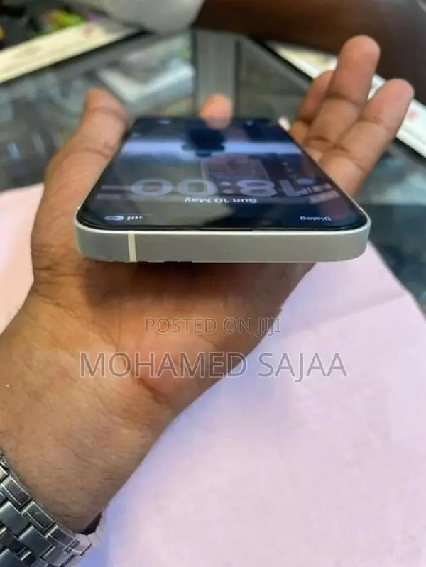 Apple iPhone 13 (Used)