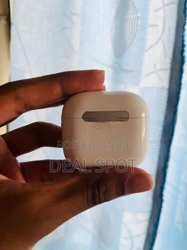Apple AirPods 4