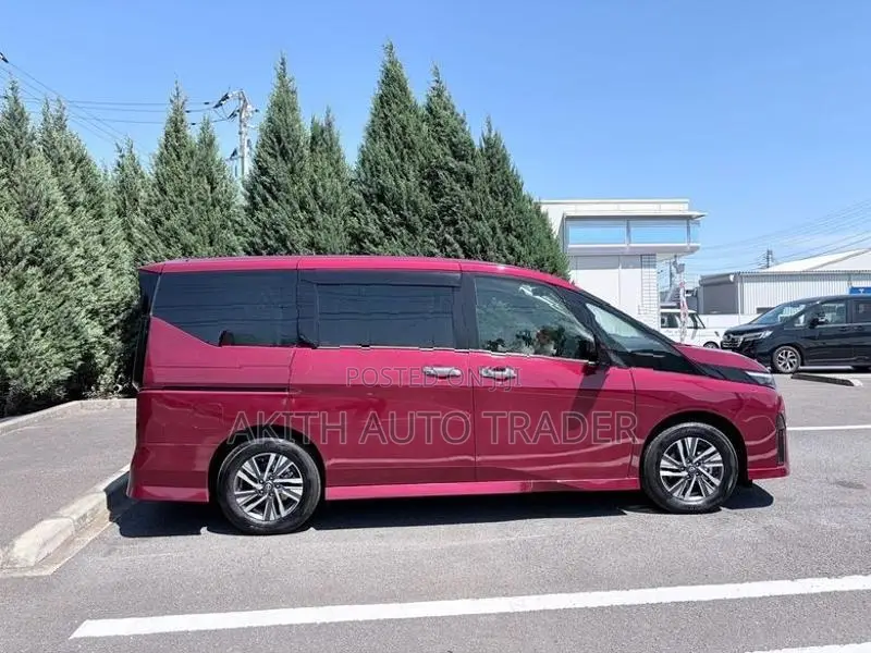 Nissan Serena 2025