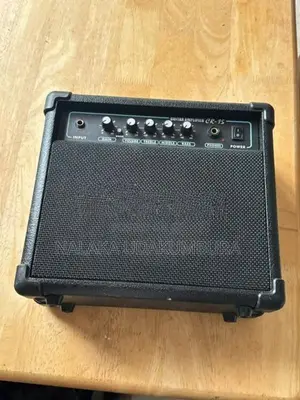 GUITAR AMPLIFIER CR-15