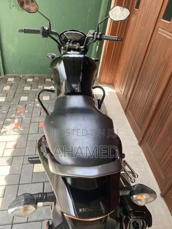Honda CB Trigger 150 2016