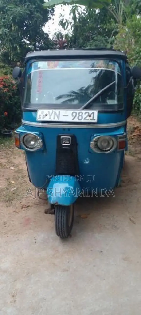 Bajaj RE 2011