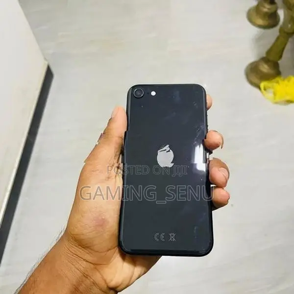 Apple iPhone SE 2 (Used)