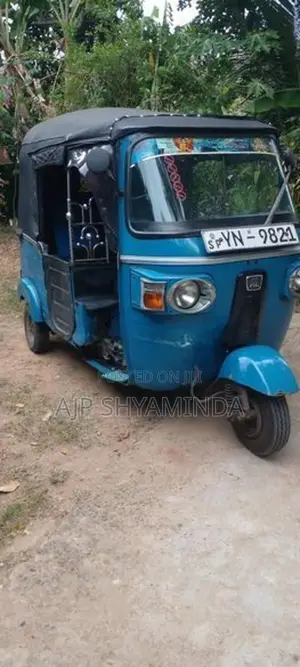 Bajaj RE 2011