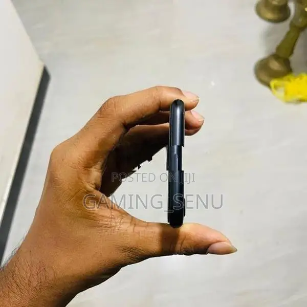 Apple iPhone SE 2 (Used)