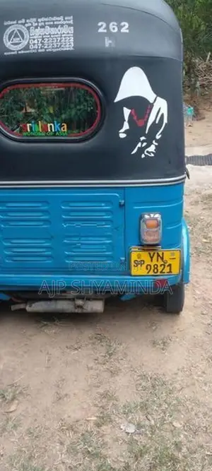 Bajaj RE 2011