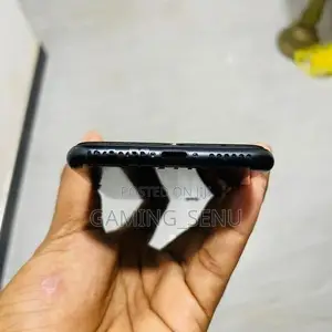 Apple iPhone SE 2 (Used)