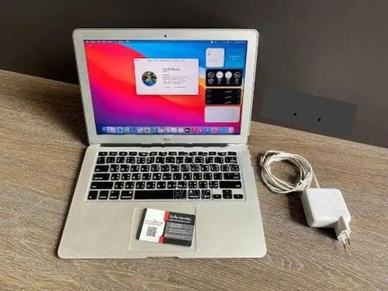 Apple macbook Air i5