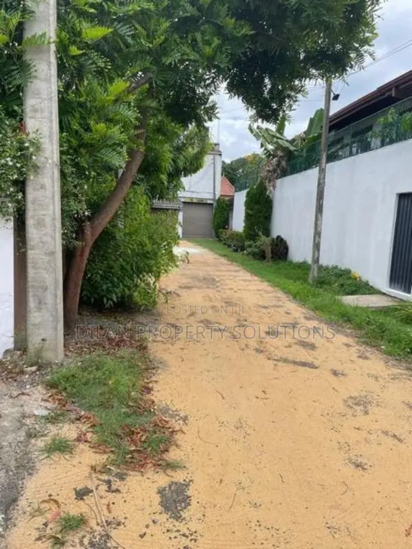 land for sale in 3rd lane Rathmalana -7.8 perches