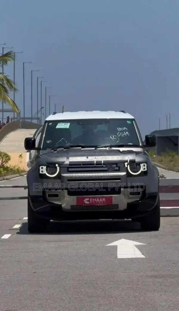 Land Rover Defender 110 2023