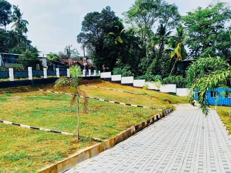 Valuable Residential Land for Sale in Hokandara