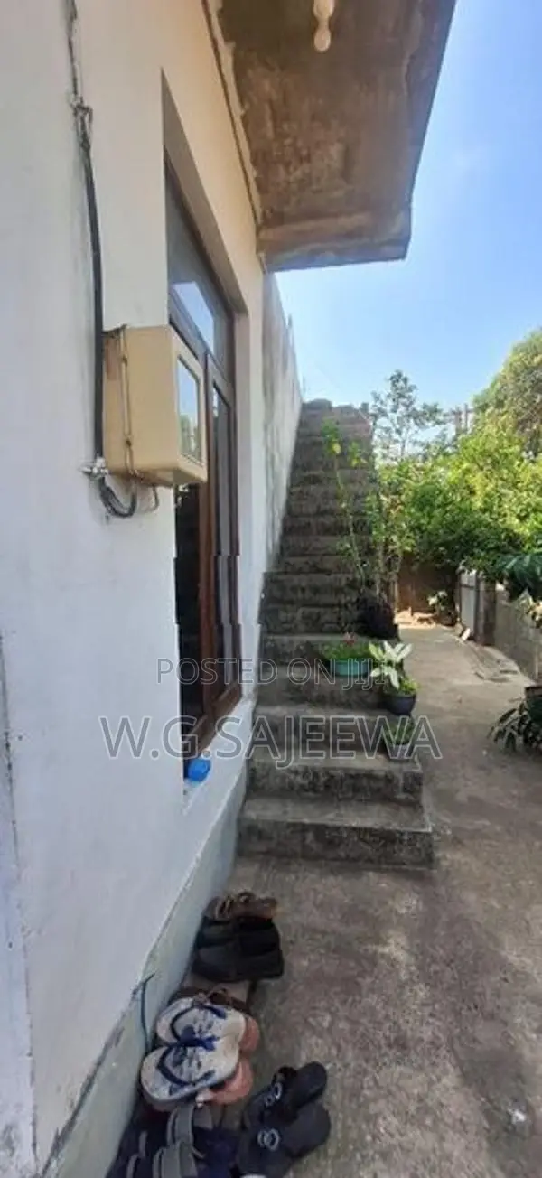 Negombo Anderson Road House for Sale