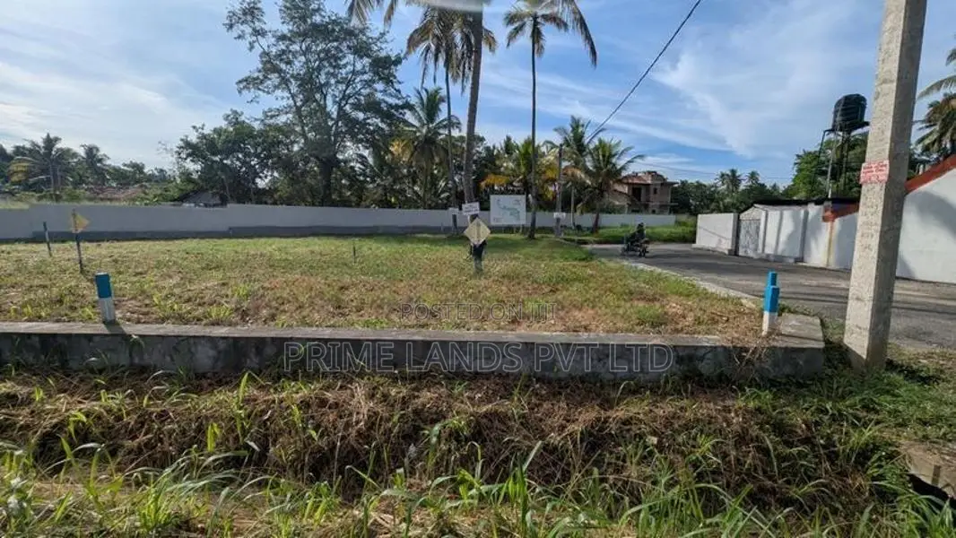 kurunegala A6 Bus Road Facing Lands