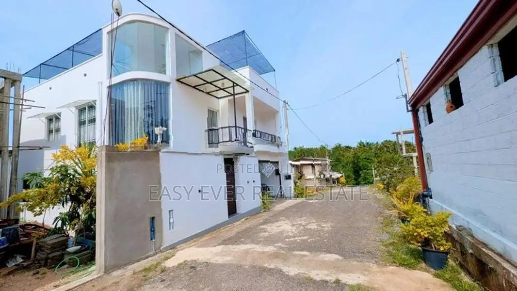 අලුත්ම Luxury දෙමහල් නිවසක් Delgoda
