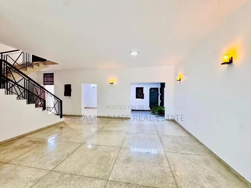 Newly Renovated Luxury 4-Bedroom Residence for Sale in Delkanda