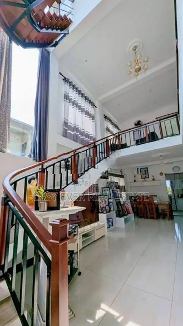 අලුත්ම Luxury දෙමහල් නිවසක් Delgoda