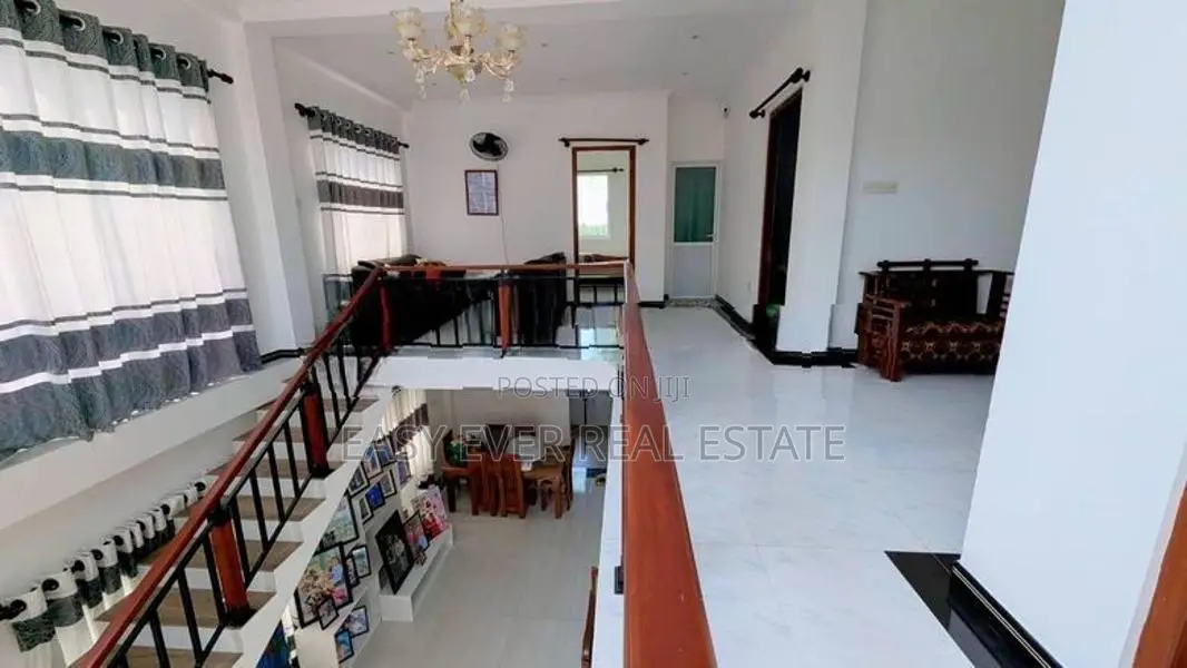අලුත්ම Luxury දෙමහල් නිවසක් Delgoda