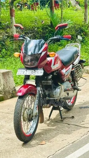Bajaj CT100 2012