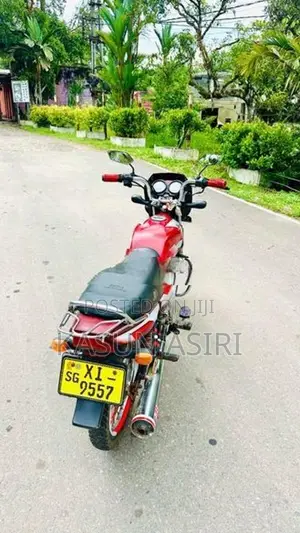 Bajaj CT100 2012