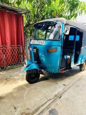 Bajaj RE 2000