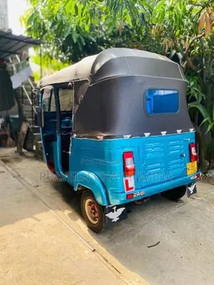 Bajaj RE 2000