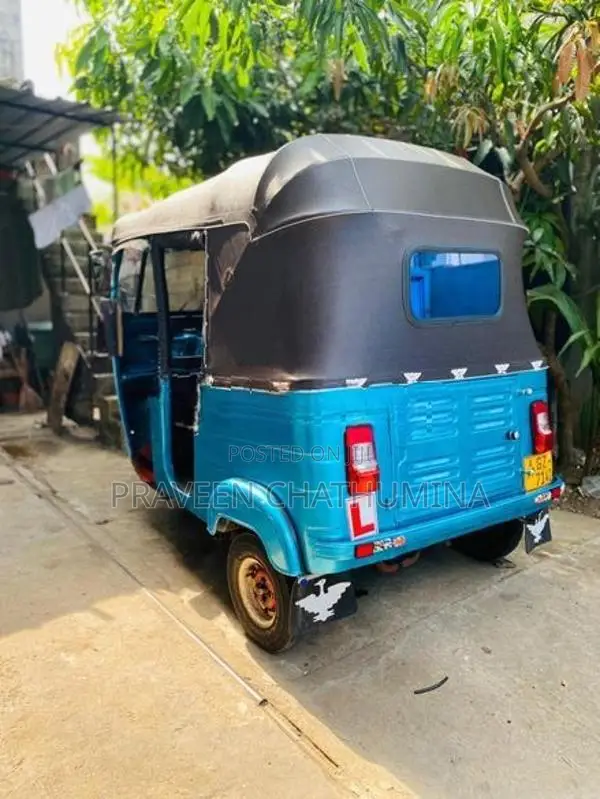 Bajaj RE 2000