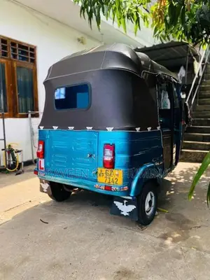 Bajaj RE 2000