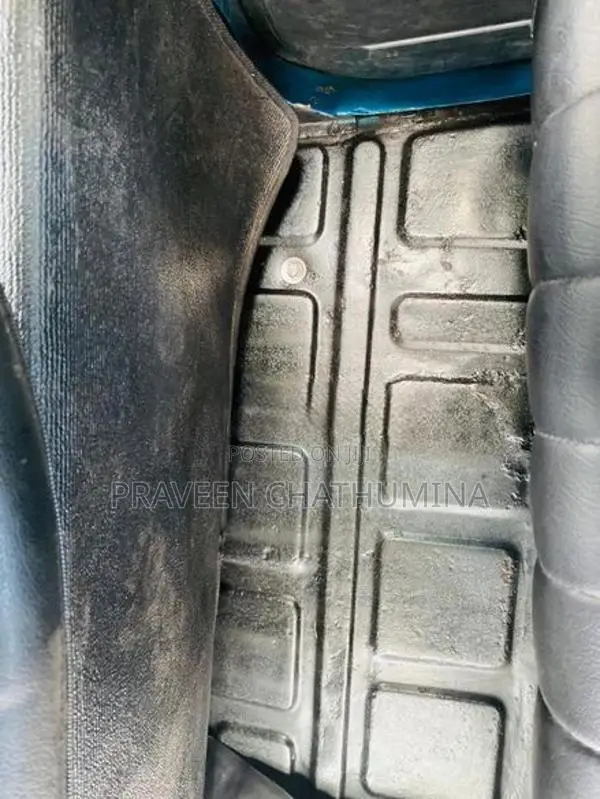 Bajaj RE 2000