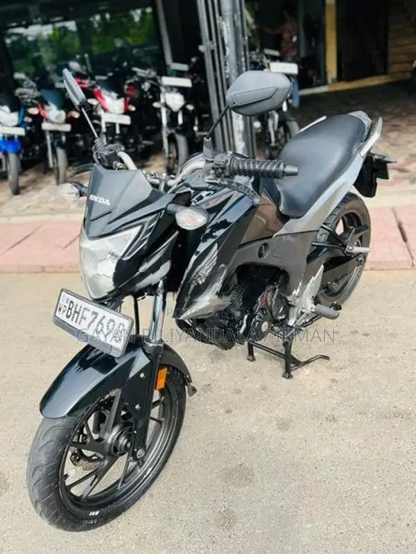 Honda CB Hornet 2016