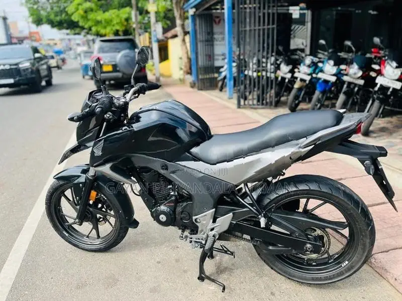 Honda CB Hornet 2016