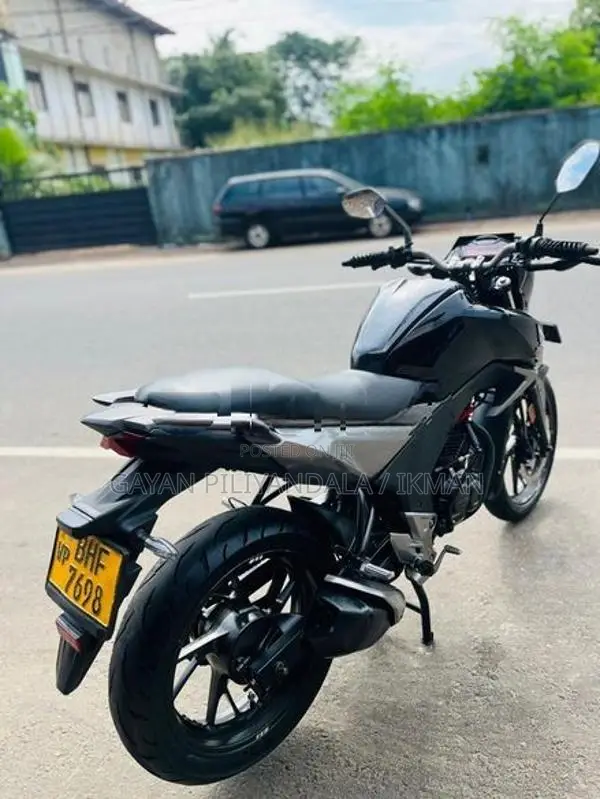 Honda CB Hornet 2016
