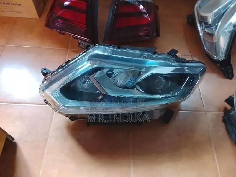 Nissan X treil head light