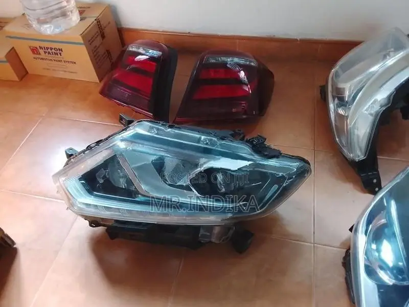 Nissan X treil head light