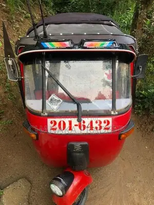 Bajaj RE 2021