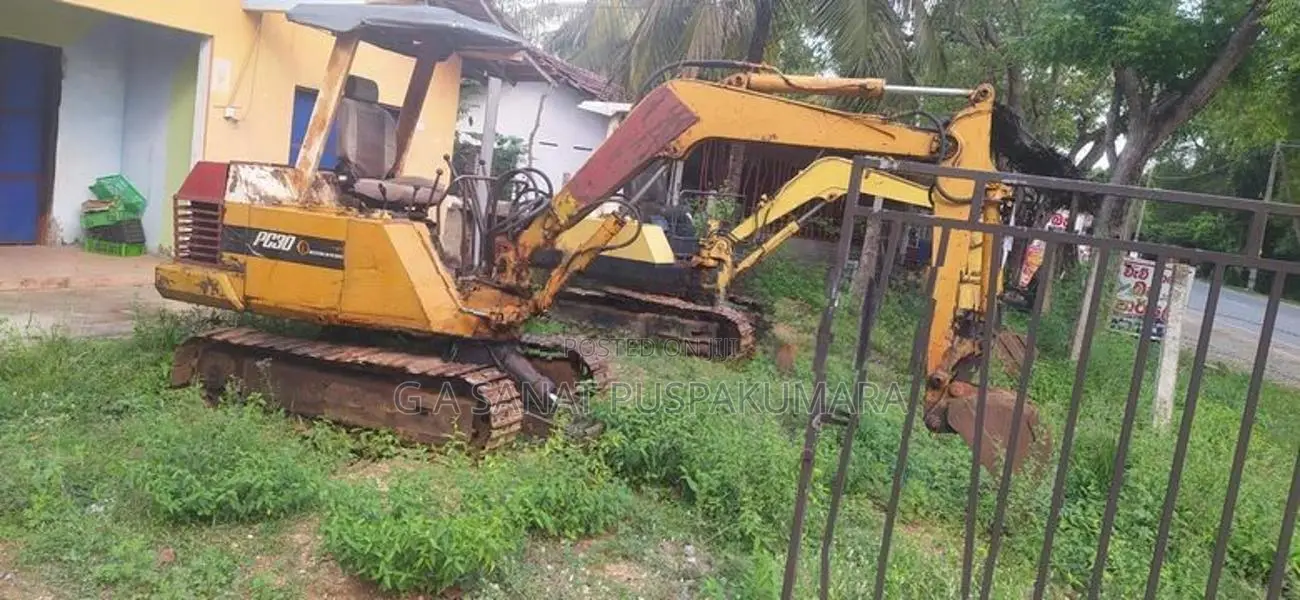 Komatsu PC30-6