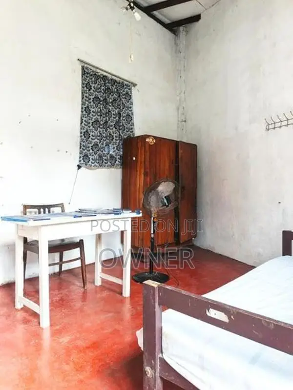 Room for Rent in Rajagiriya Kalapaluwawa Male Only