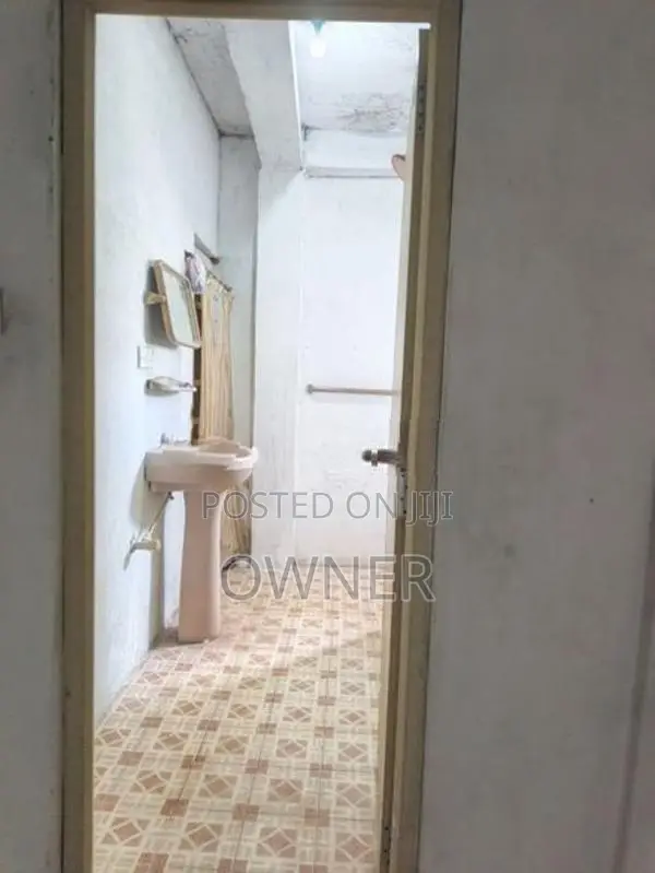 Room for Rent in Rajagiriya Kalapaluwawa Male Only