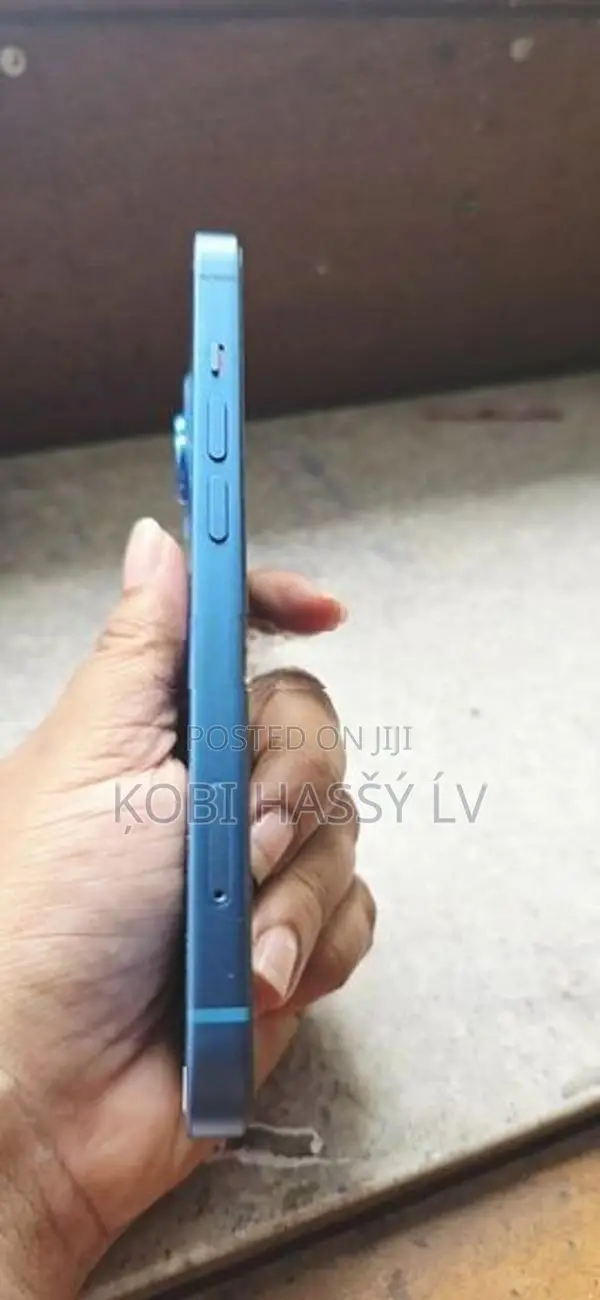 Apple iPhone 13 (Used)