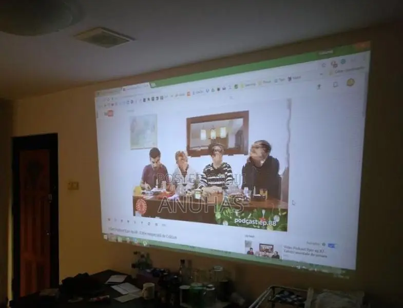 HY300 Pro Projector