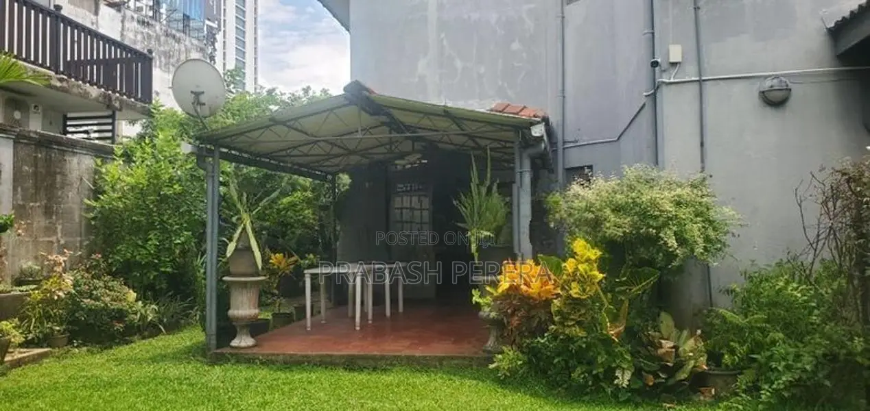 3 Bedroom 2 Storeyed House for Sale in Colombo 05.